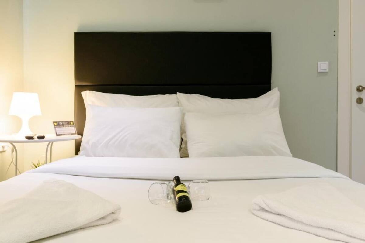 In-room safe, soundproofing, iron/ironing board, free WiFi
