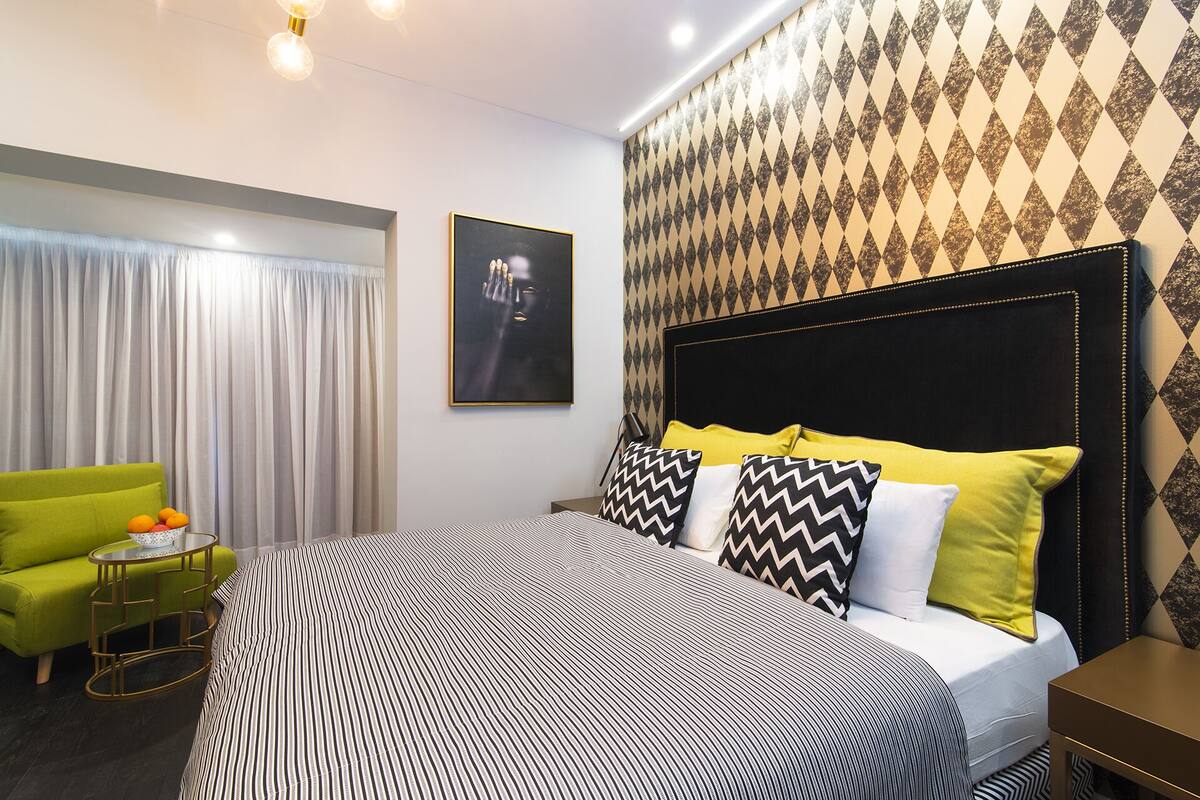 In-room safe, soundproofing, iron/ironing board, free WiFi