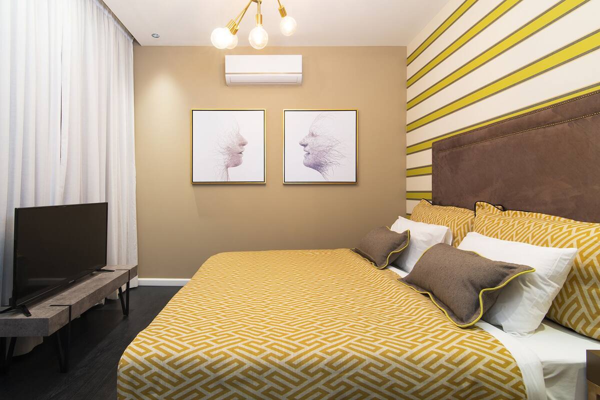 In-room safe, soundproofing, iron/ironing board, free WiFi