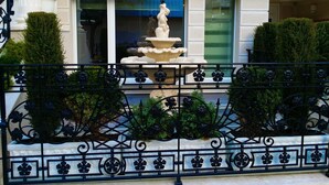 Fountain - Lazar Lux Apartments (Belgrade)