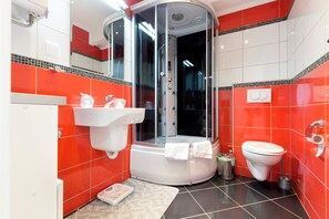 Shower, free toiletries, hair dryer, bathrobes - Lazar Lux Apartments (Belgrade)