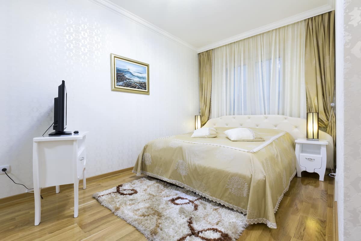 Deluxe appartement, 2 slaapkamers, terras | 2 slaapkamers, een minibar, een kluis op de kamer, een bureau