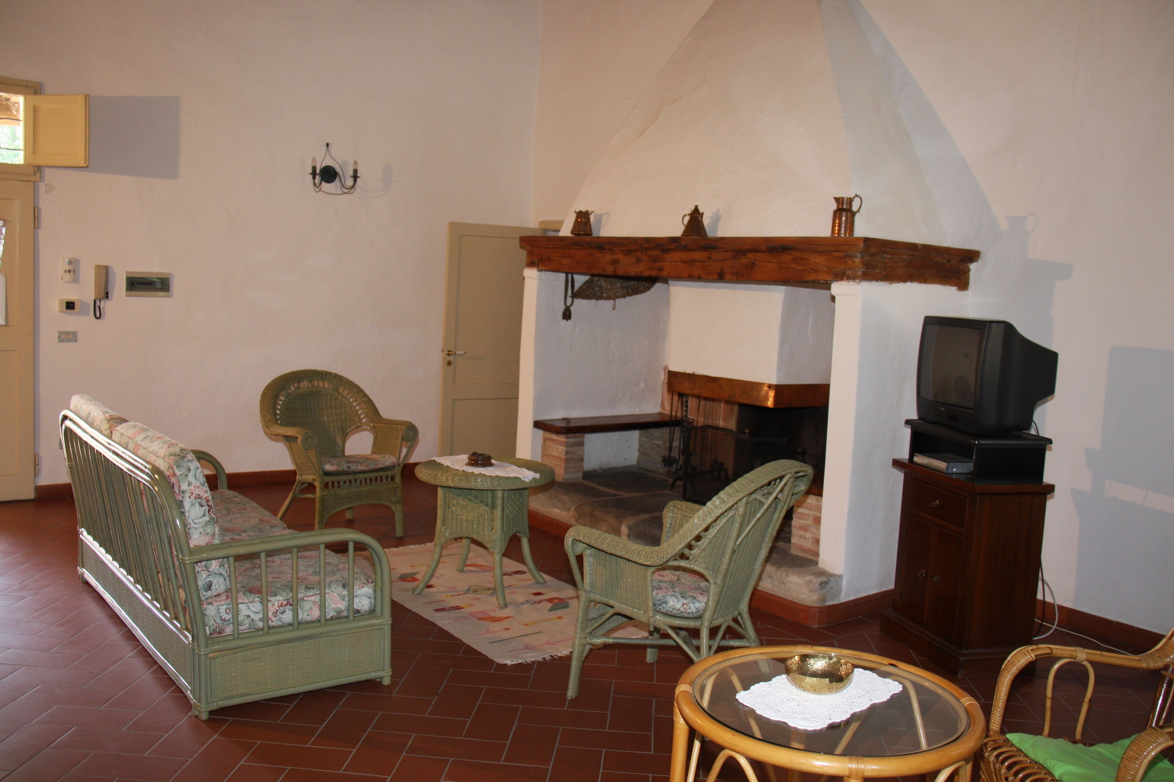Traditional Apartment (Il Pozzo) | Living area | TV