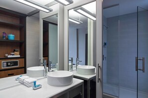 Designer toiletries, hair dryer, towels - Aloft by Marriott New Orleans Downtown (New Orleans)