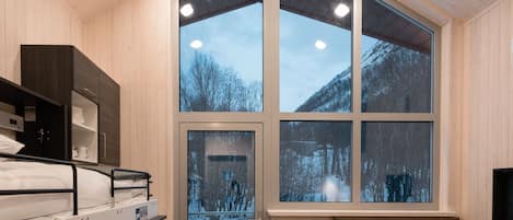 Explorer Cabin, Garden View | 1 bedroom, soundproofing, free WiFi, bed sheets