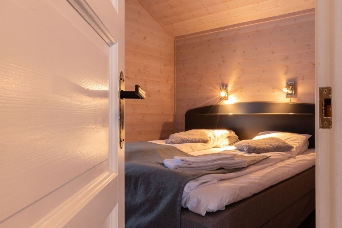 Soundproofing, WiFi (free), bed sheets