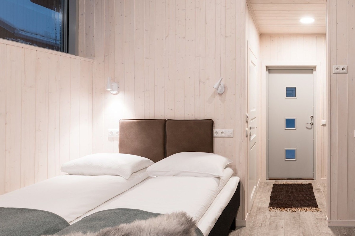 Soundproofing, WiFi (free), bed sheets