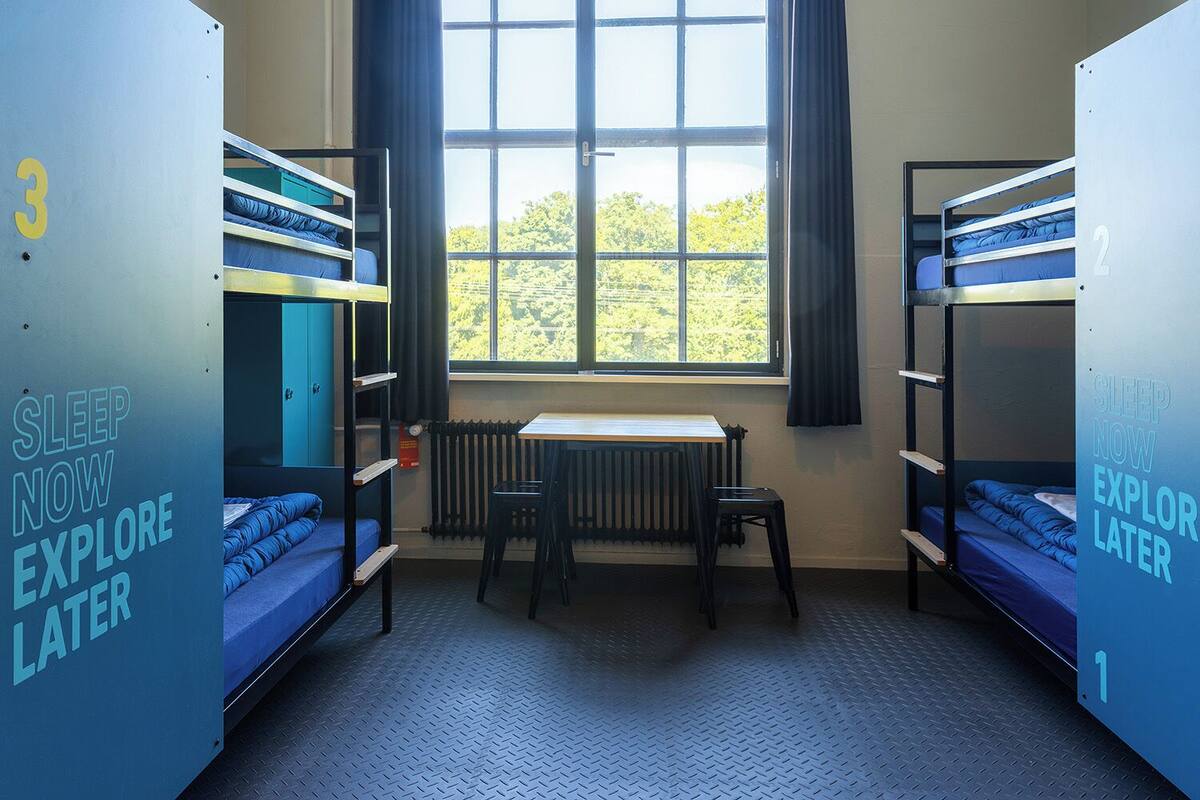 Quadruple Room | WiFi (free), bed sheets