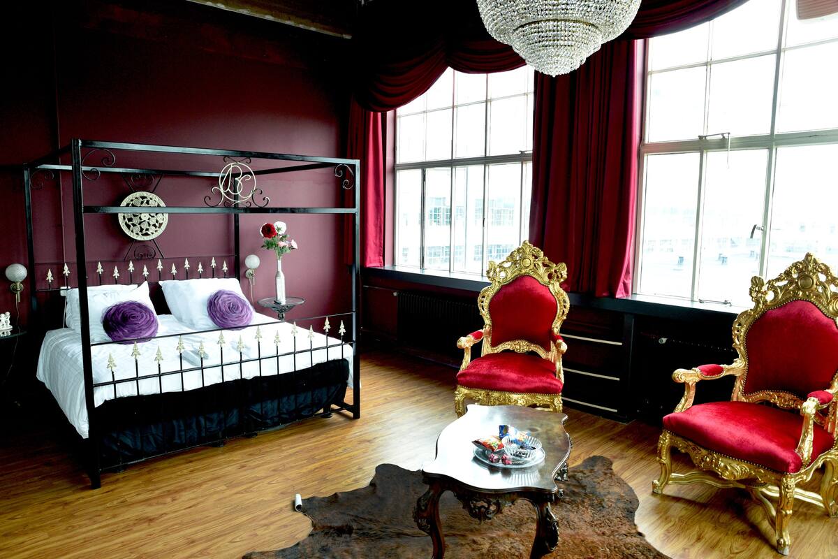 Superior Suite, Bathtub (Gold) | Premium bedding, down comforters, free WiFi, bed sheets
