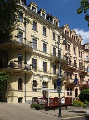 Exterior - Spa Hotel Čajkovskij (Karlovy Vary)