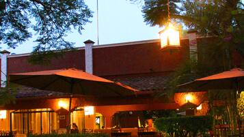 تقديم الإفطار، الاطباق المكسيكية، إطلالات على الحديقة