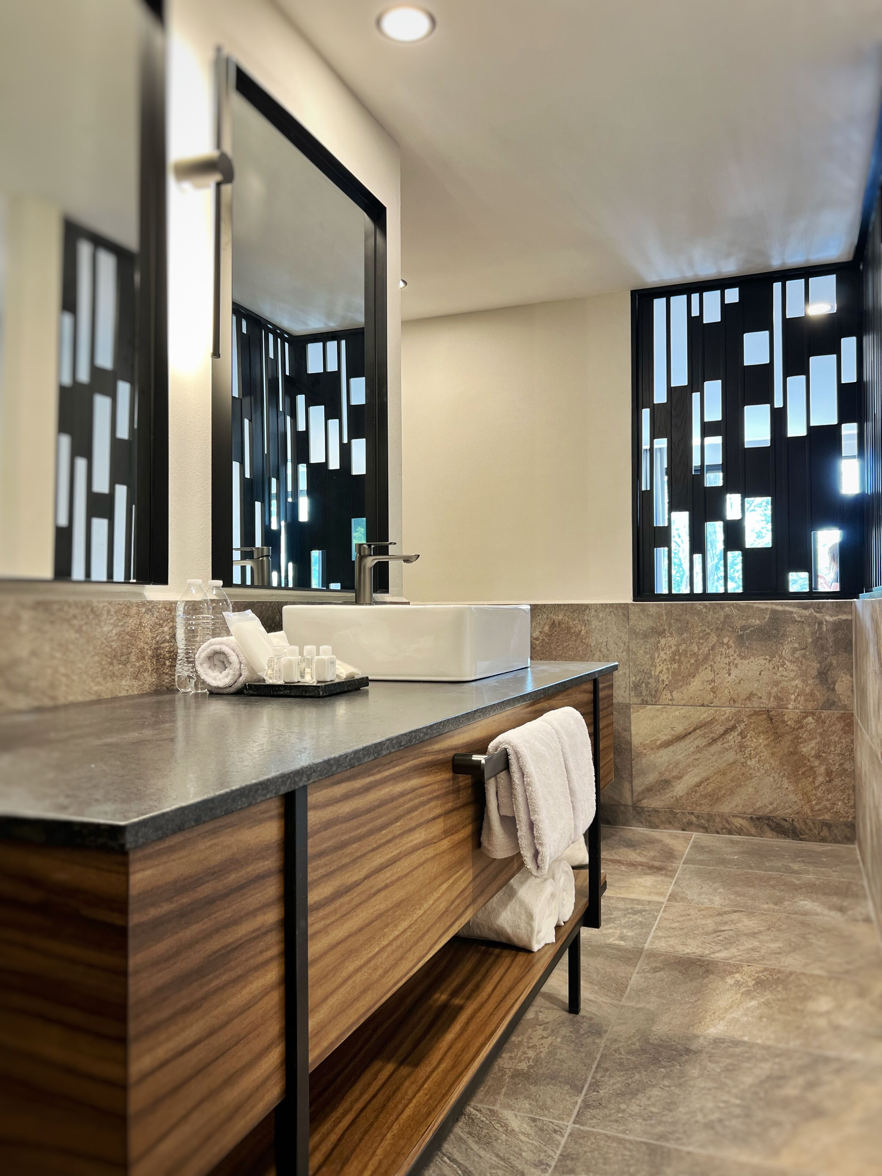 deluxe room | bathroom | free toiletries, hair dryer, towels, soap