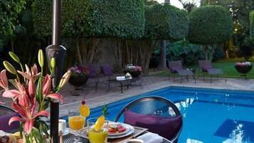 Outdoor pool, pool umbrellas, sun loungers