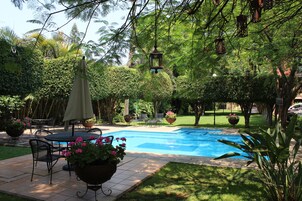 Outdoor pool, pool umbrellas, sun loungers