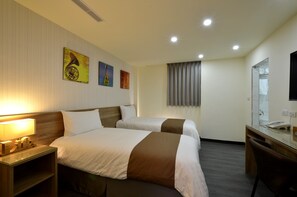 Twin Room | Desk, free WiFi