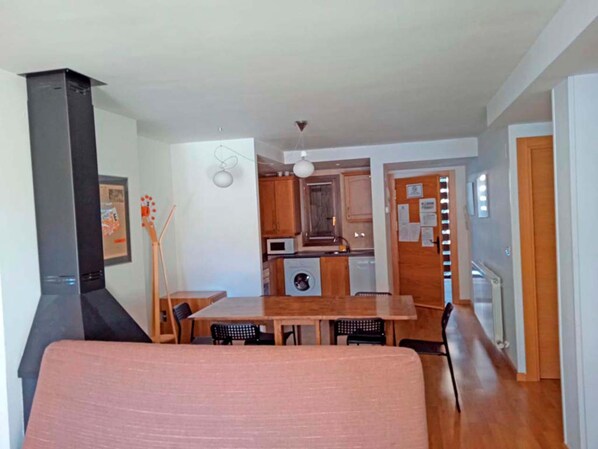 Basic Apartment | Living area