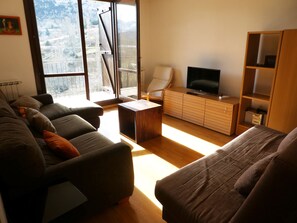 Apartment, 2 Bedrooms | Living room