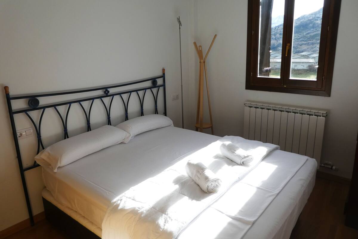 Individually decorated, individually furnished, bed sheets