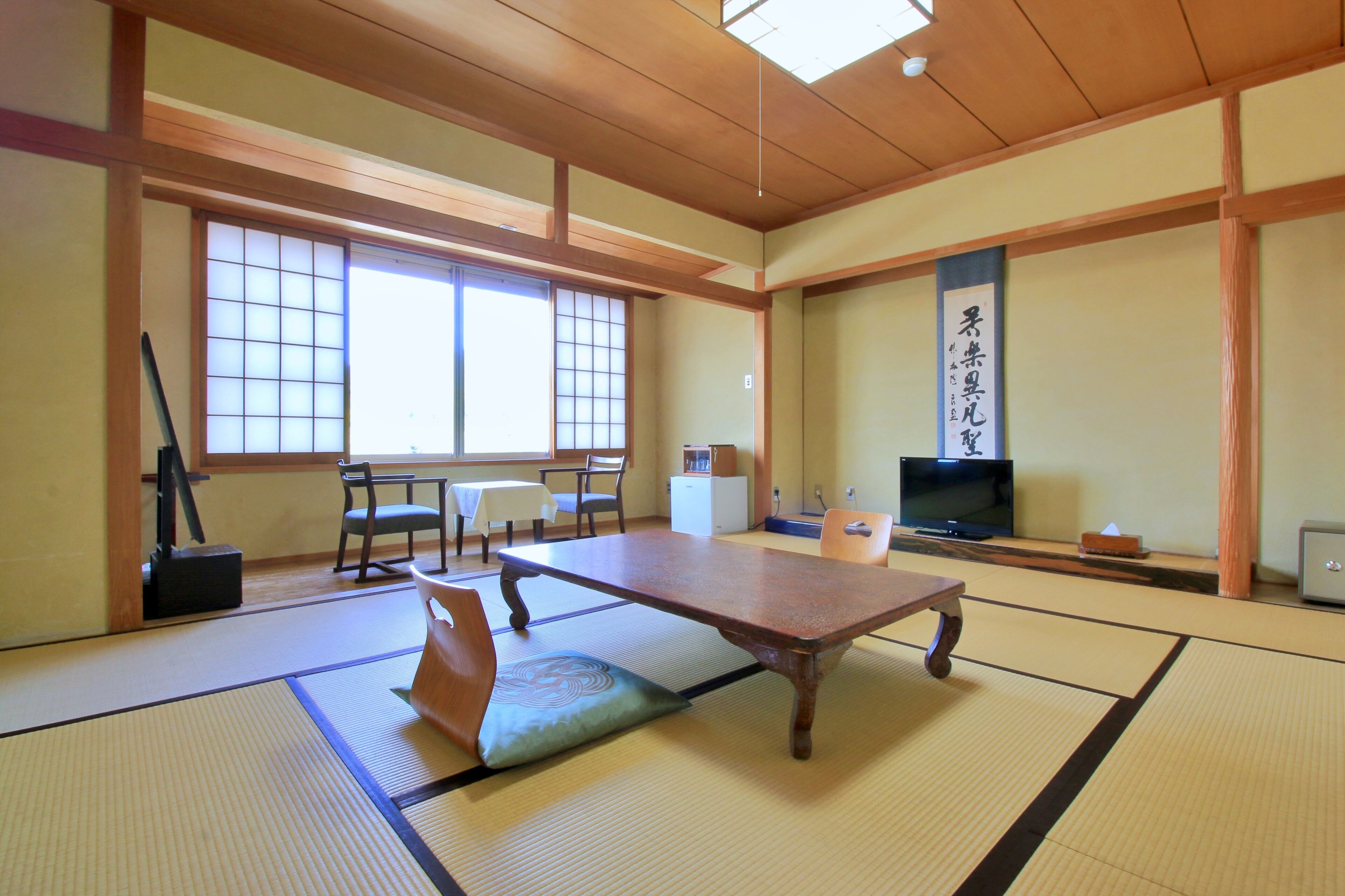 Kamer | Een bureau, gratis wifi, beddengoed