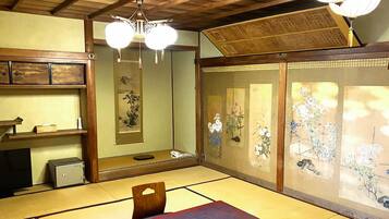 Retro Type Traditional Japanese Room (without Toilet, No Elevator Access, Check in until 18:00) | Desk, free WiFi, bed sheets