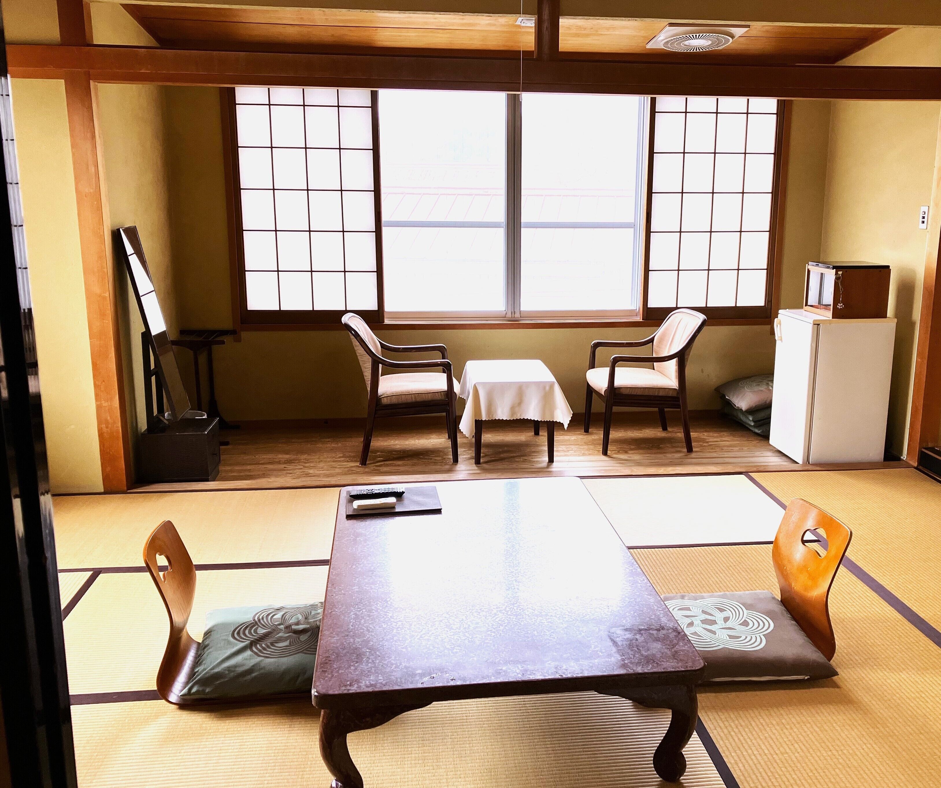 Japanese-Style Standard Room (with Toilet & Bath), Check in until 18:00 | デスク、WiFi (無料)、ベッドシーツ