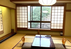 Japanese-Style Deluxe Room (with Toilet), Check in until 18:00
