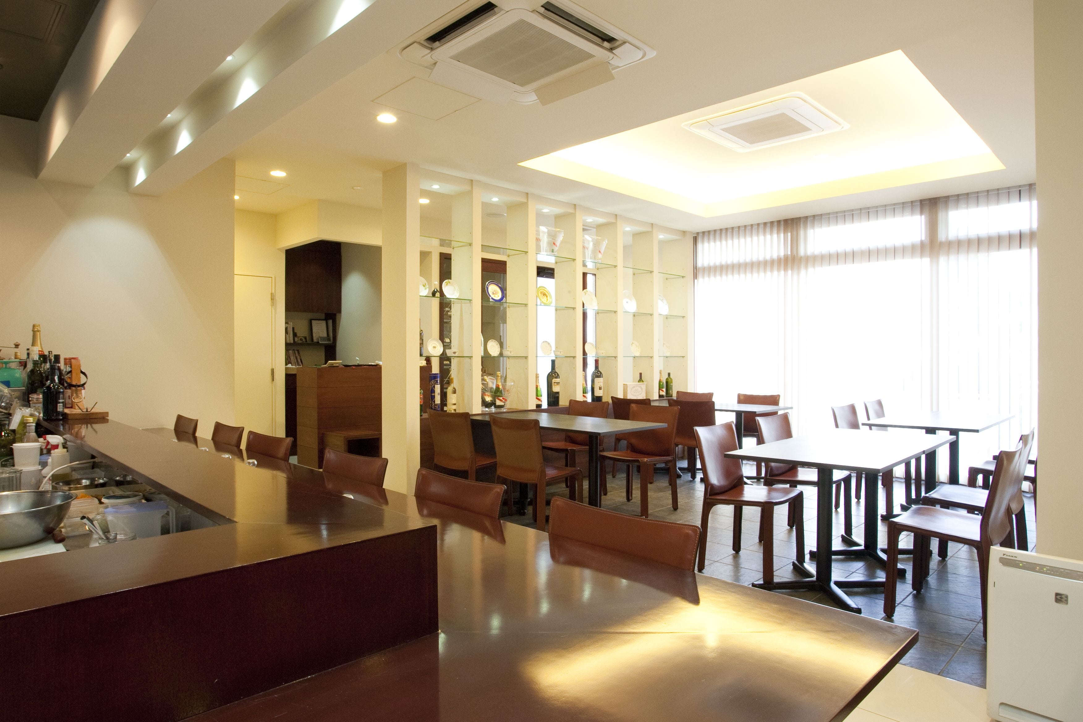 breakfast and lunch served, italian cuisine