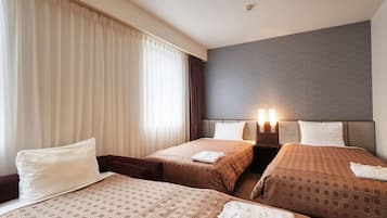 Ropa de cama de alta calidad, muebles diferentes y escritorio