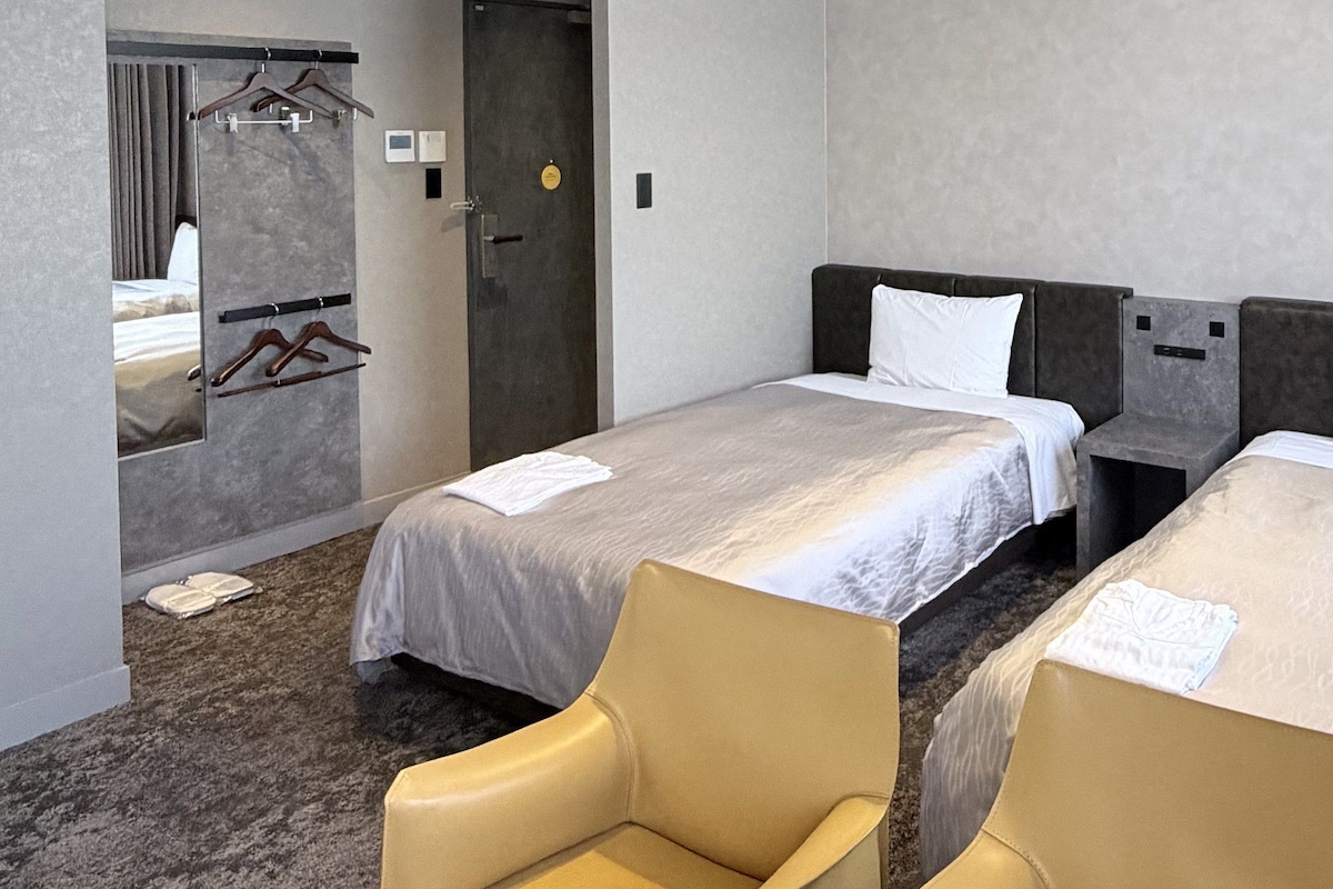 Ropa de cama de alta calidad, escritorio y cortinas blackout 