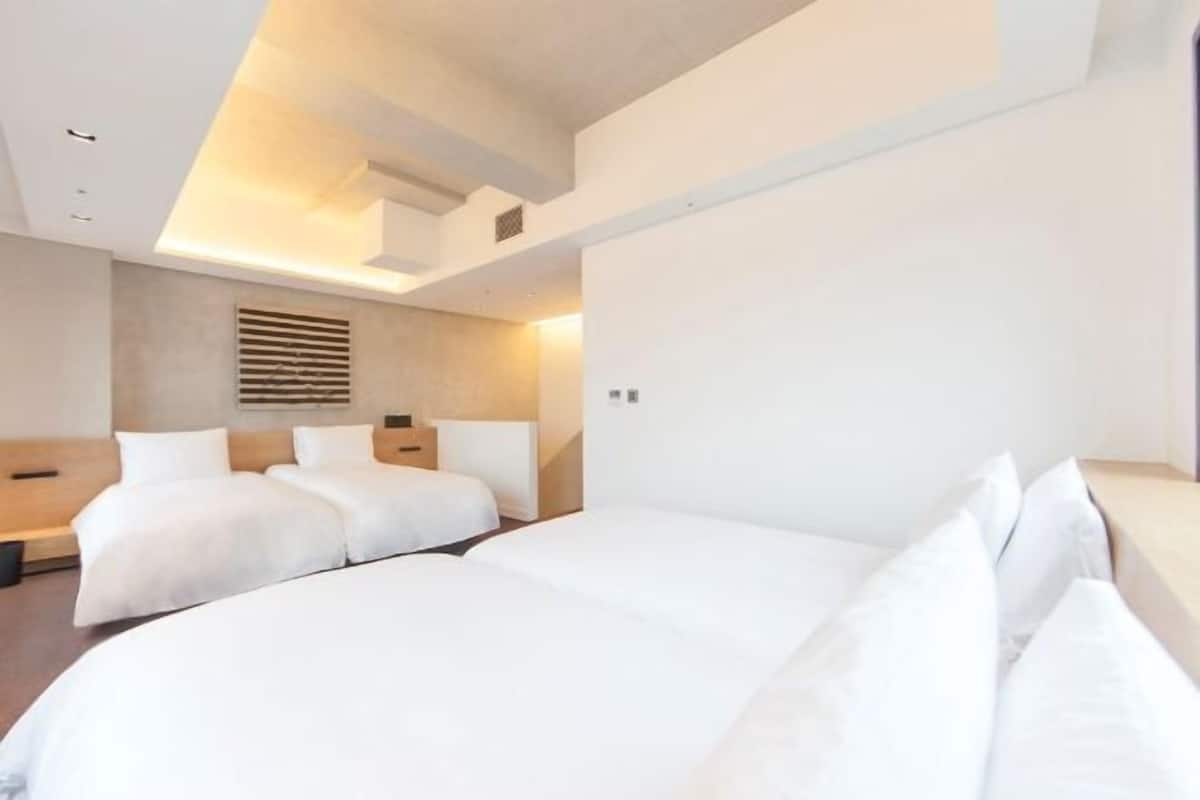 1 bedroom, premium bedding, in-room safe, iron/ironing board
