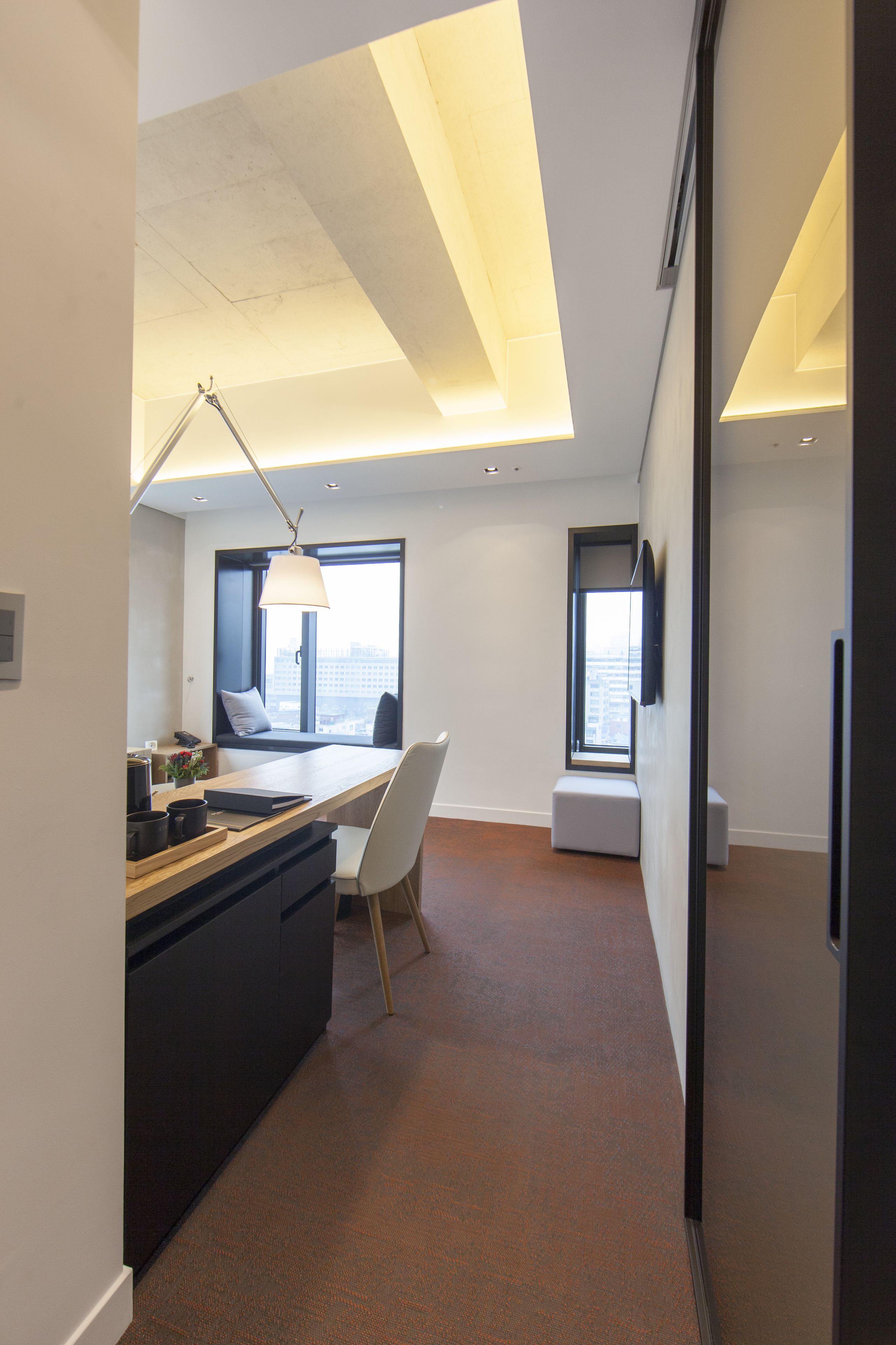 duplex room (no parking, free light breakfast) | living area | led tv