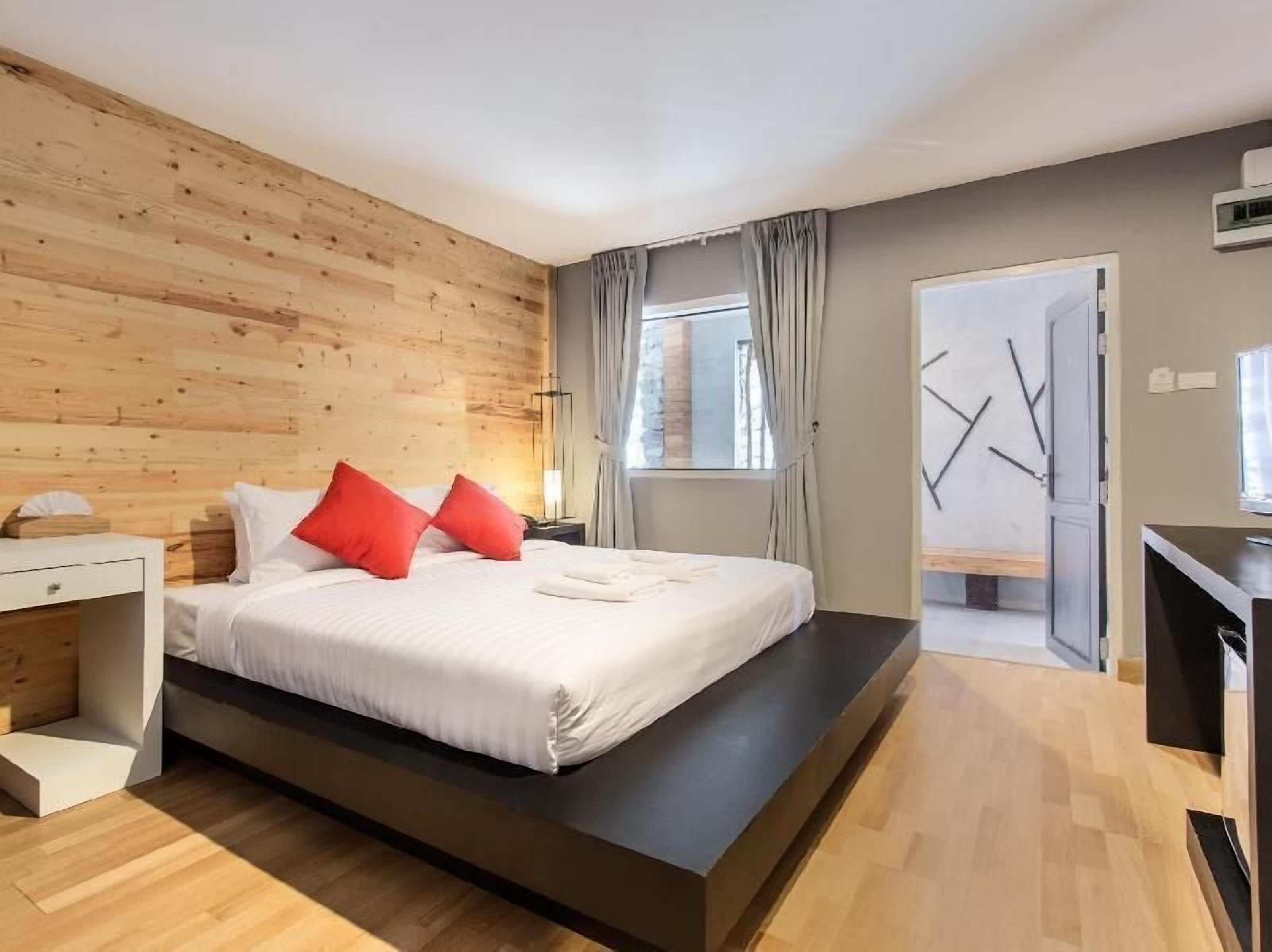 Minibar, in-room safe, desk, soundproofing