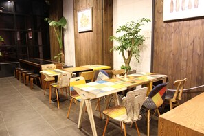 Lobby sitting area - D Seven Suites (Seoul)