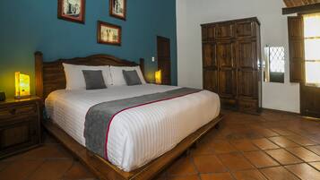 Superior-Zimmer | Zimmersafe, Schreibtisch, schallisolierte Zimmer, Bügeleisen/Bügelbrett