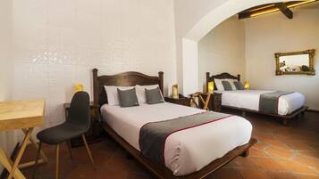 Superior-Zimmer (Two beds) | Zimmersafe, Schreibtisch, schallisolierte Zimmer, Bügeleisen/Bügelbrett