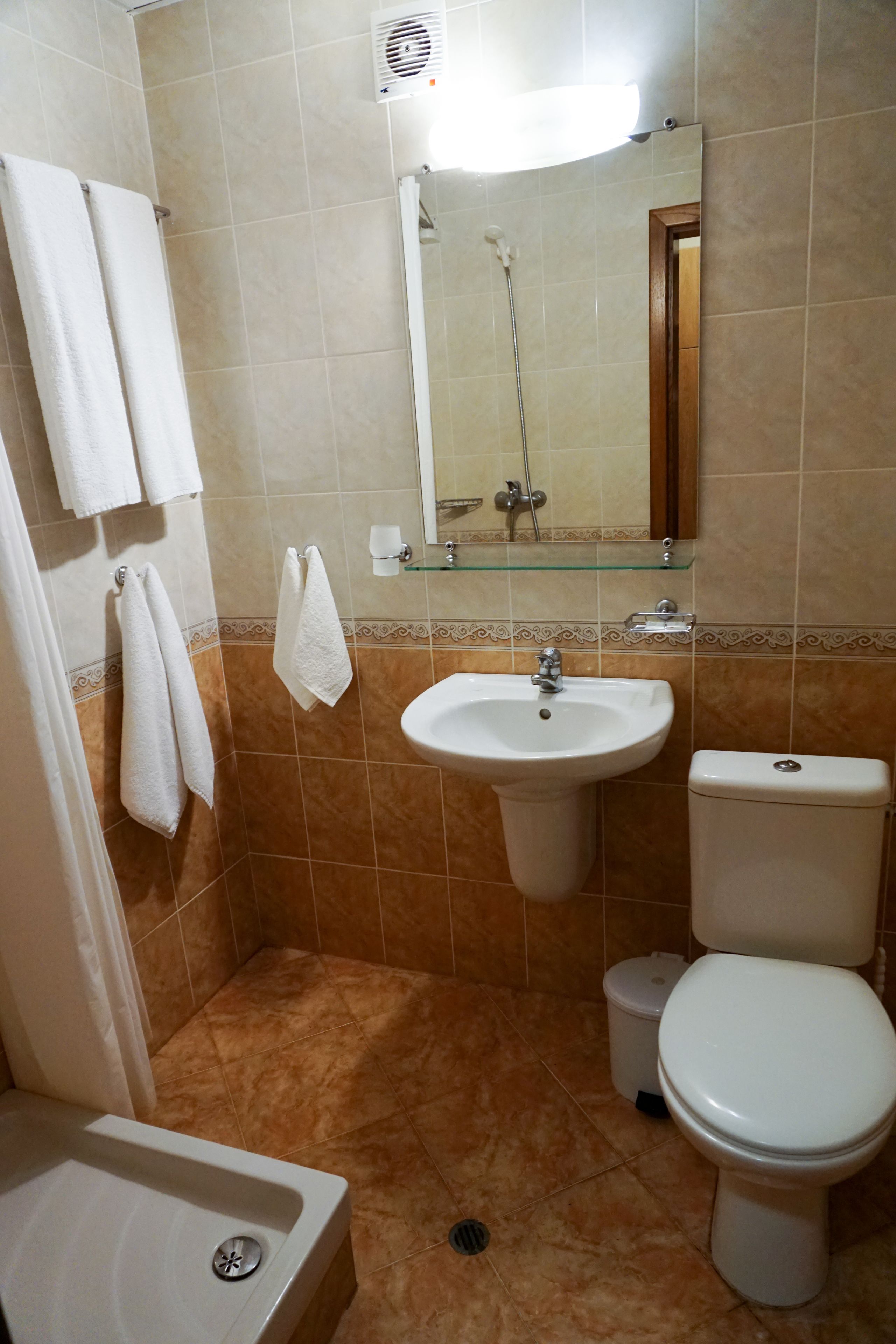 shower, free toiletries, towels