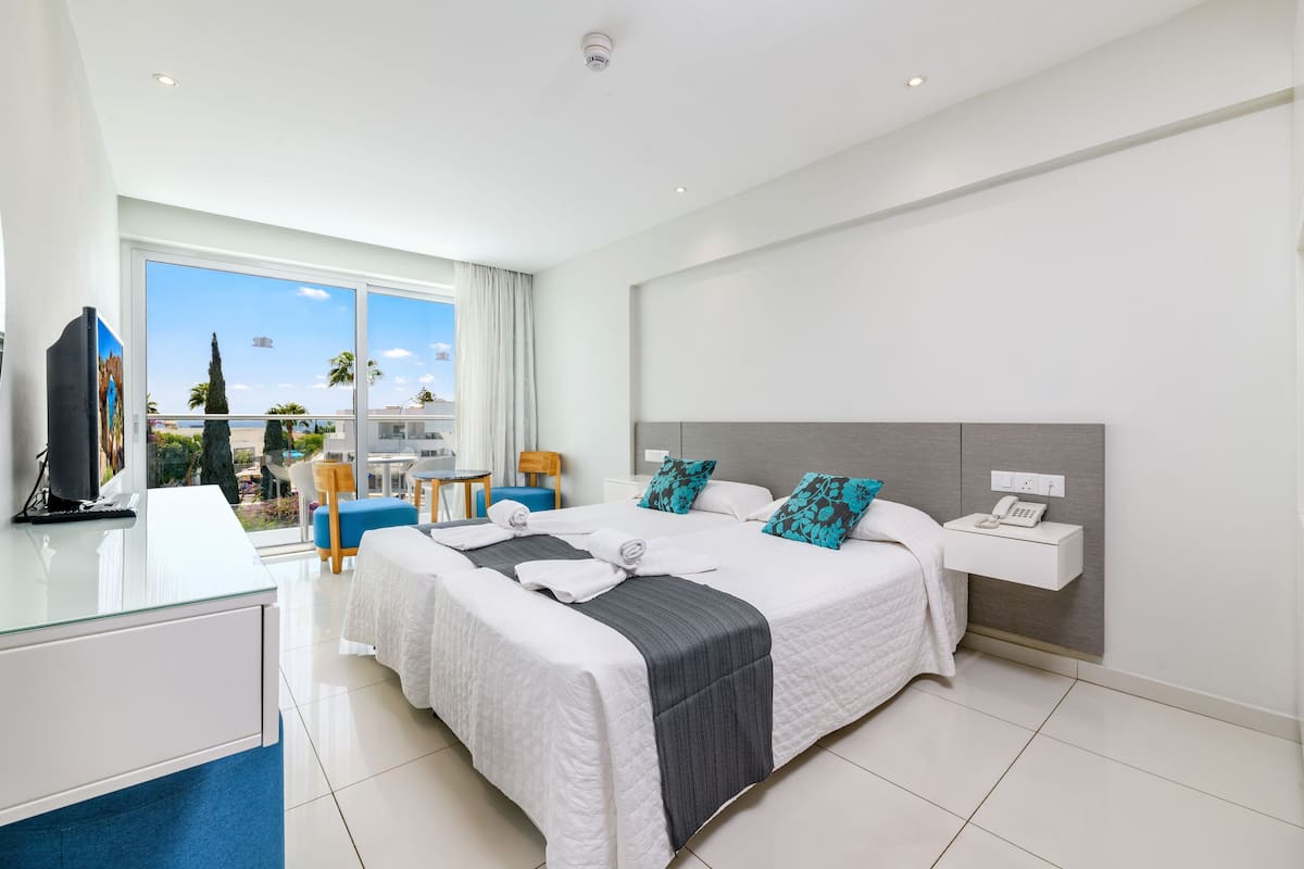 1 bedroom, in-room safe, free wifi, bed sheets