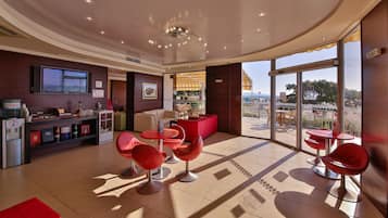 2 bars/lounges, poolside bar
