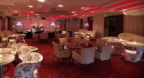 2 bar/lounge