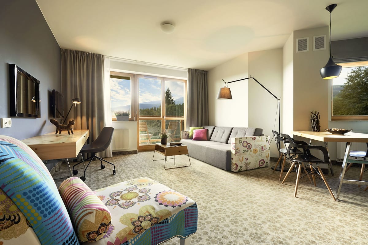 1 bedroom, premium bedding, memory-foam beds, in-room safe