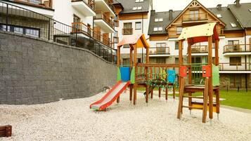 Área de juegos infantiles al aire libre