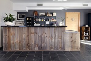 Bar (in der Unterkunft)
