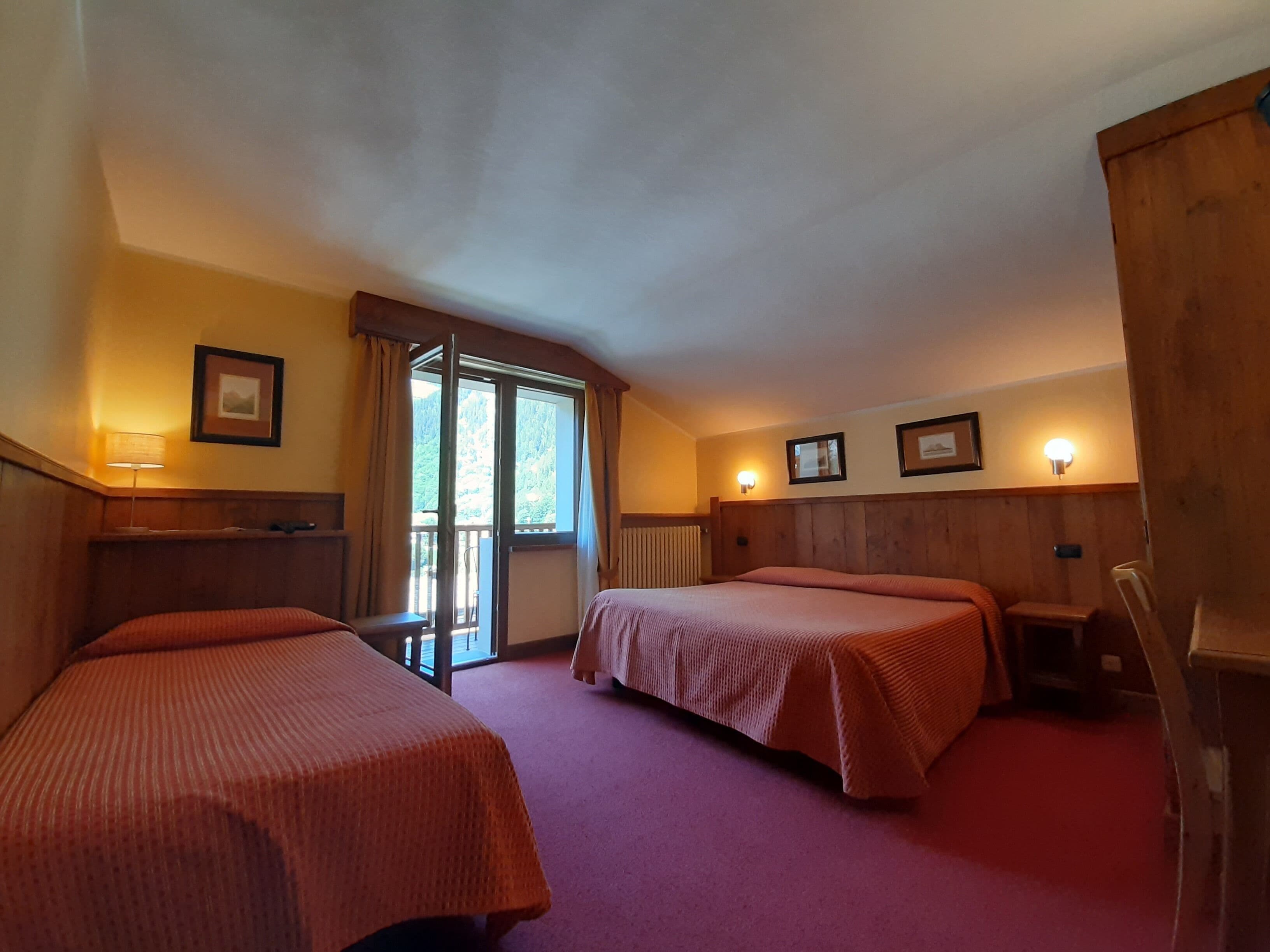 triple room | 1 bedroom, in-room safe, desk, free wifi