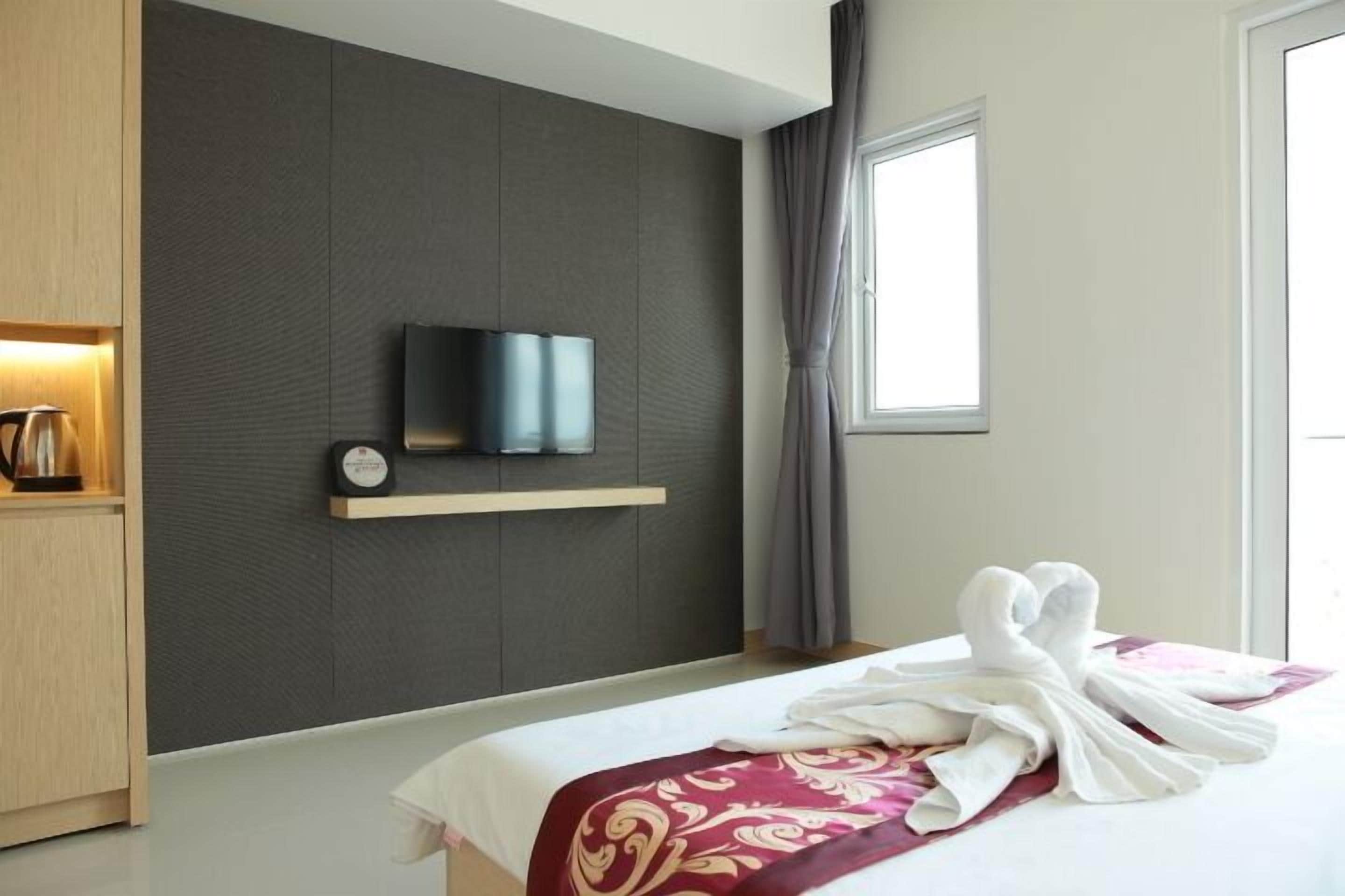 デラックス ダブルルーム | ミニバー、デスク、遮光カーテン、可動式ベッド