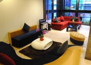 Coin salon dans le hall