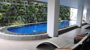 Outdoor pool - d Best Hotel Bandung (Bandung)