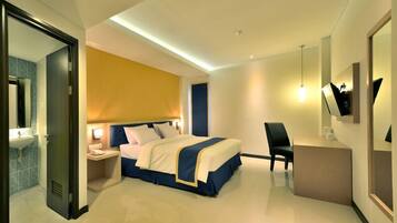 Desk, rollaway beds, free WiFi