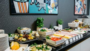 Daily buffet breakfast (PLN 59 per person)