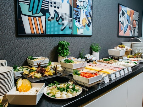 Desayuno buffet diario (PLN 59 por persona)