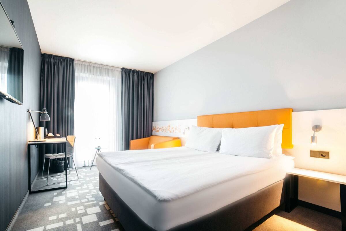 In-room safe, desk, soundproofing, iron/ironing board